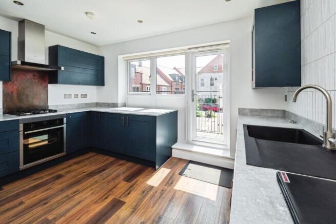 2 bed Flat for sale Image 4
