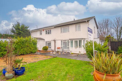 Laleham Road, Shepperton, TW17