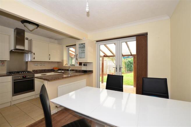 Kitchen / Dining Area