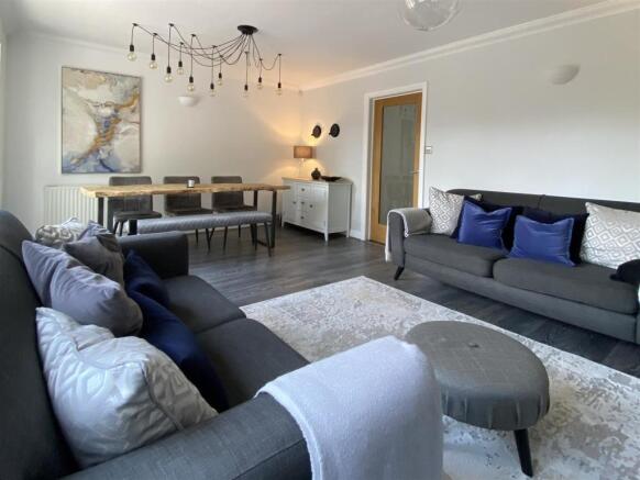 Lounge/Dining Room