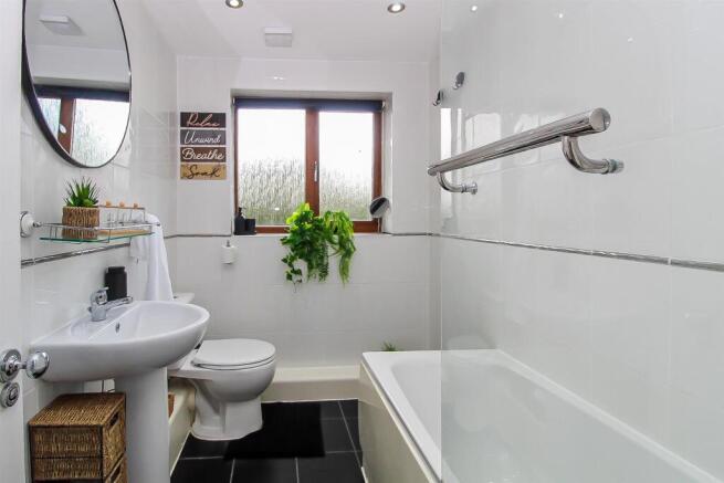 3 bed Semi-Detached for sale Image 12