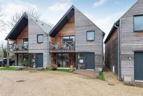 2, Orchard Yard Hawarden Place, Canterbury Road, Wingham CT3 1EW