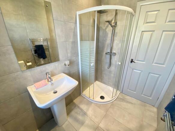 2 bed House to rent Image 12