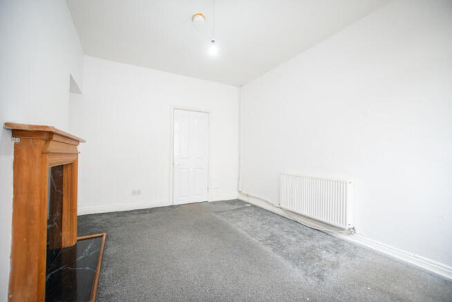 2 bed End of Terrace to rent Image 4