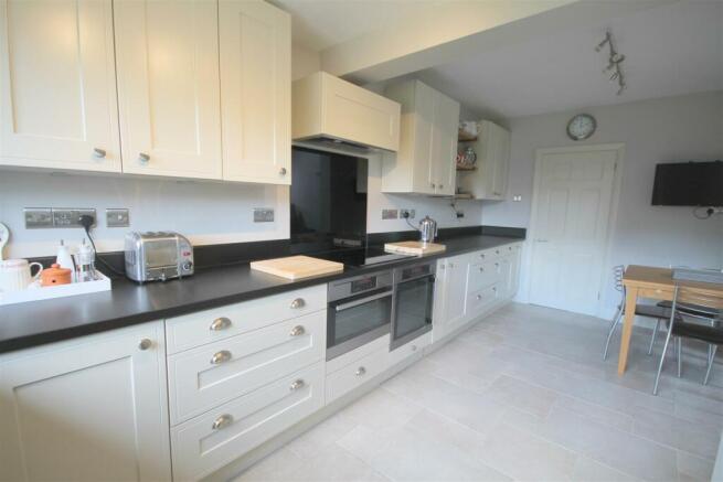 Kitchen 3.JPG