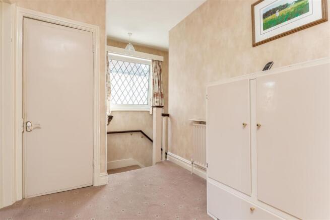 house-sailsbury-avenue-cheam-sutton-110.jpg