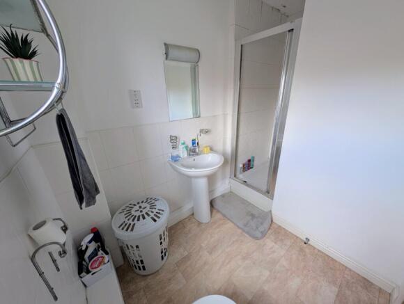2 bed Flat to rent Image 10