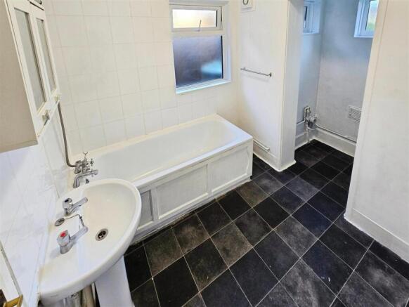 Oswald-Road-Prime-Choice-Rushden-Bathroom.jpg