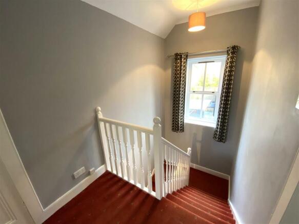 STAIRCASE & LANDING