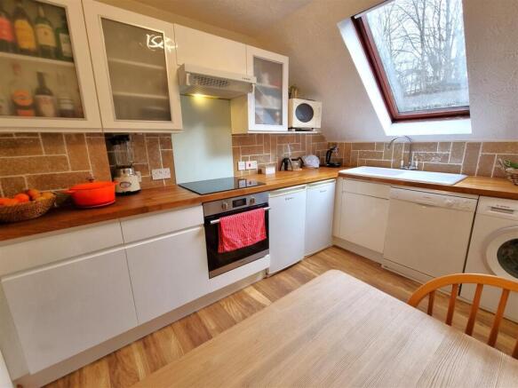 Kitchen 2.jpg