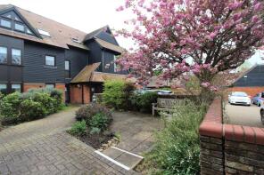8, Palace Gate, Odiham, Hook RG29 1JZ