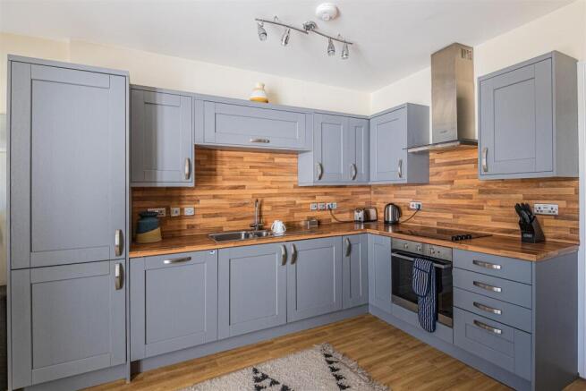 Cathedral Road 74-76, 10-4.jpg