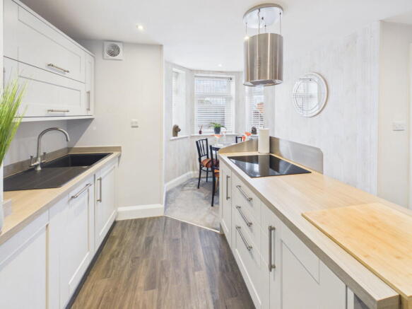 2 bed Apartment for sale Image 5
