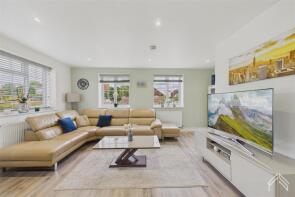 1b, Hale Court, Hale Lane, Edgware HA8 9RG