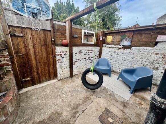 2 bed Terraced for sale Image 8