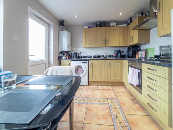 Brecon Close, Melksham photo 4