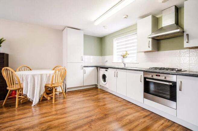 Kitchen & Dining