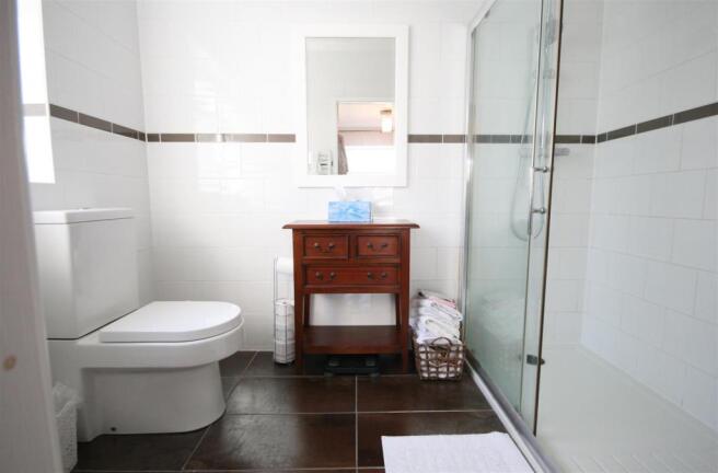 EN SUITE SHOWER ROOM