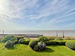 52, Undercliff Gardens, Leigh-on-sea SS9 1EA