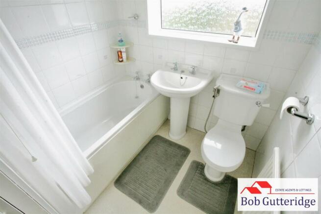 FIRST FLOOR BATHROOM