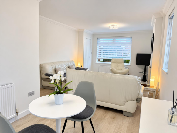 lounge / dining room