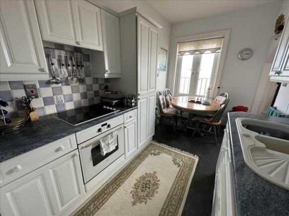 2 bed Flat for sale Image 7