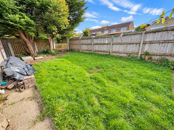 Glenrose Drive, Bradford photo 4