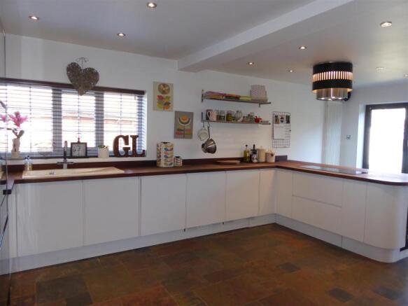 KITCHEN AREA