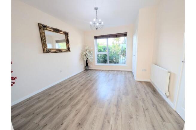 4 bed Semi-Detached for sale Image 7