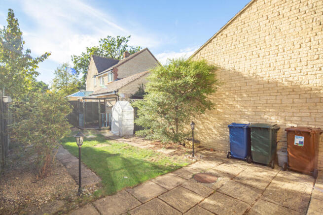 Goldfinch Close, Bicester, Oxfordshire photo 4