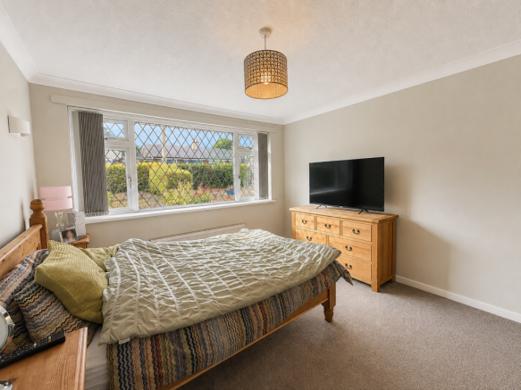 2 bed Semi-Detached Bungalow to rent Image 6