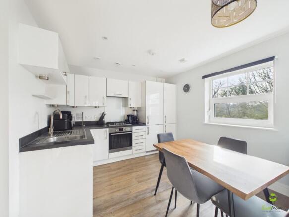 CAM03779G0-PR0356-STILL001