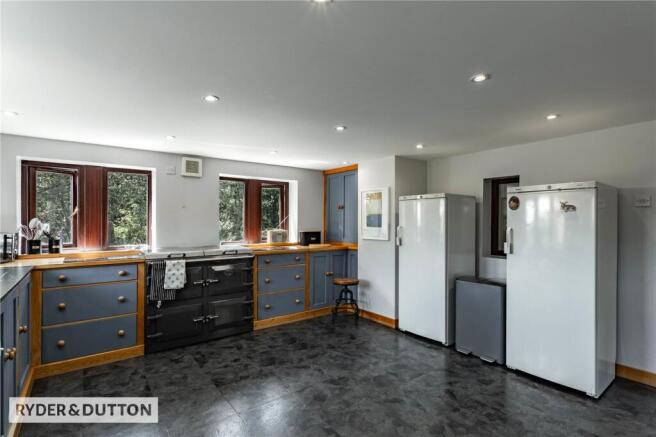 6 bed Detached for sale Image 8