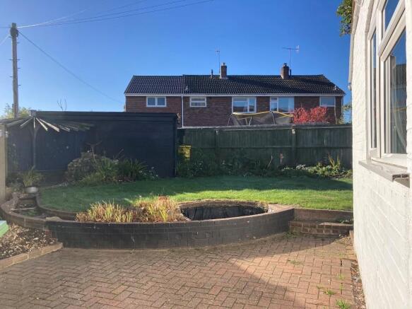 Garden to side