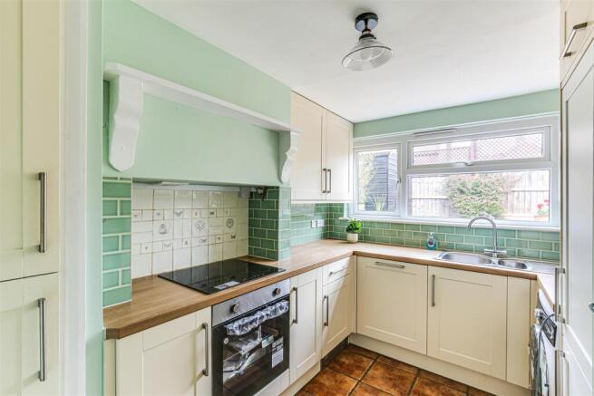 9 Kitchen.jpg