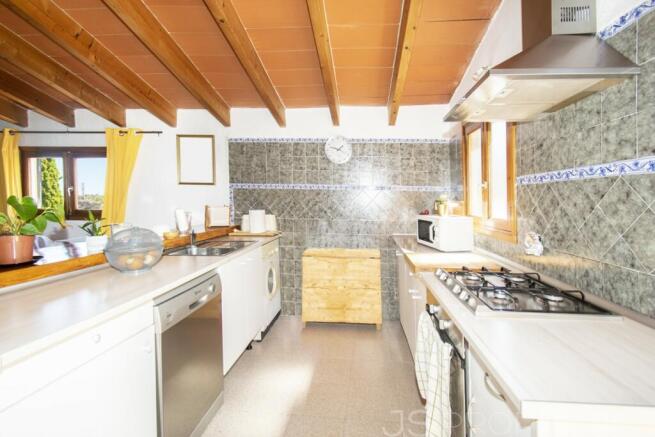 TRADITIONAL VILLAGE HOUSE FOR SALE IN POLLENSA 