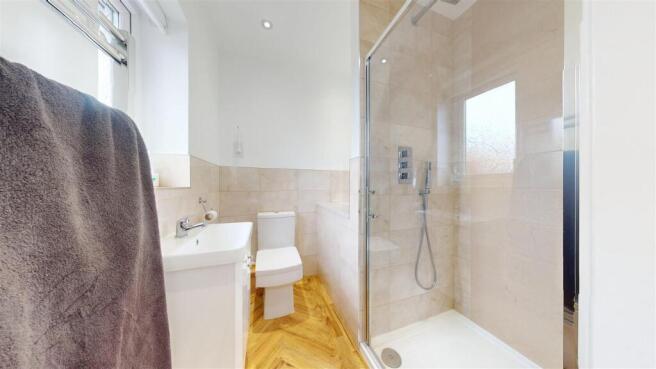 Lakeside Court En-suite