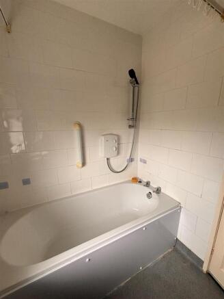 2 bed End of Terrace to rent Image 11