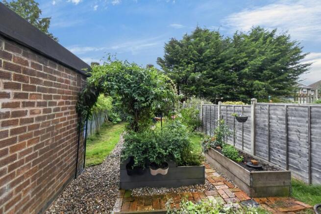 3 bed Terraced for sale Image 10