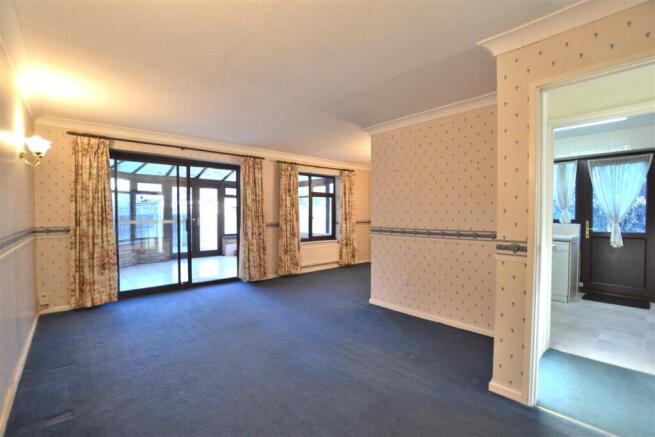 Living, Dining Room 1.JPG