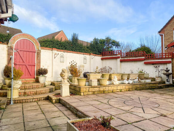 Garden With Gatew...