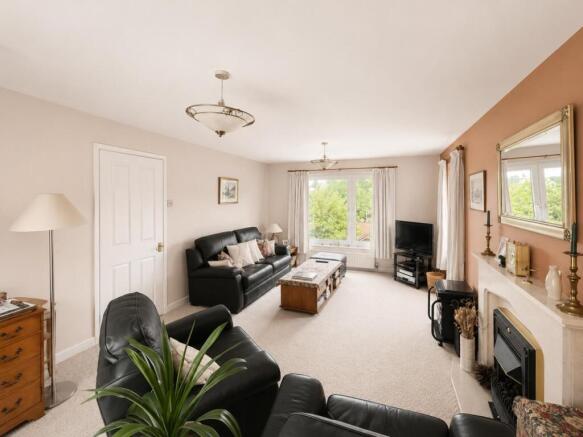 28 Five Acres, lounge 2.jpg