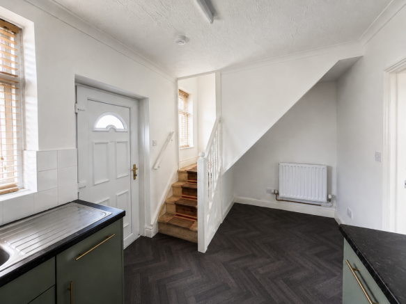 2 bed Terraced to rent Image 5