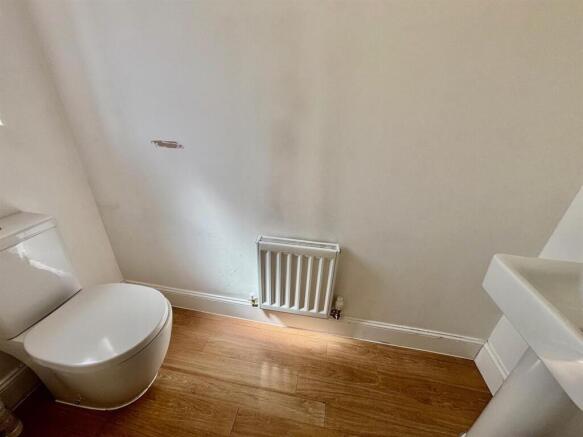 Guests Cloak Room/WC