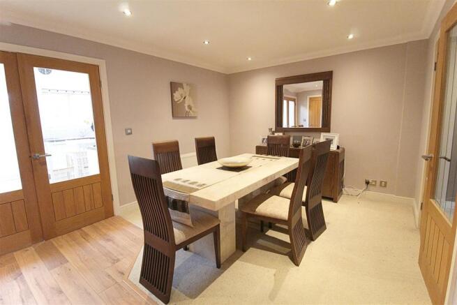SEPARATE DINING ROOM/SITTING ROOM