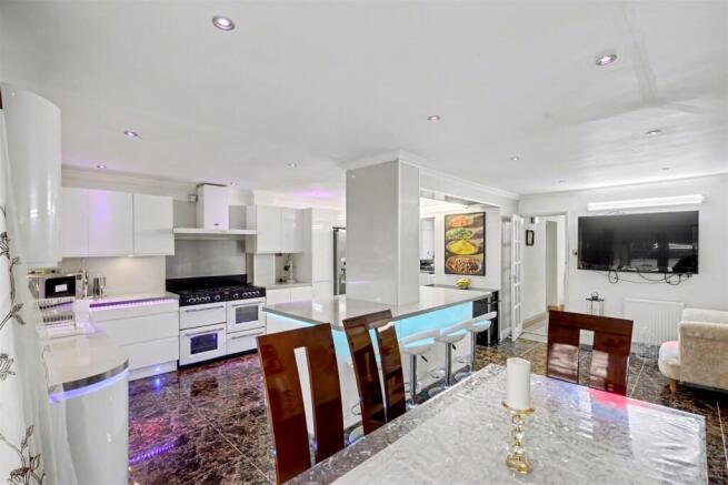 Kitchen_6.jpeg