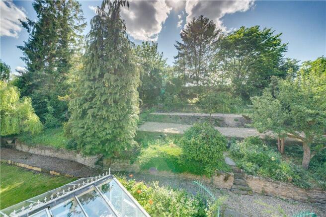 6 bed Detached for sale Image 10