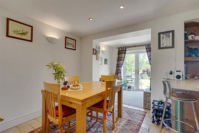 3 bed Semi-Detached for sale Image 11