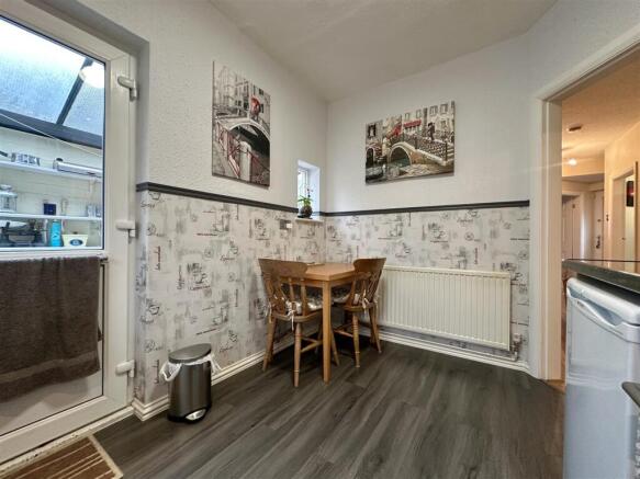 KITCHEN & DINER