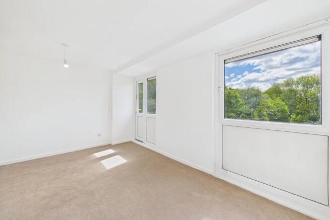 2 bed Flat to rent Image 11
